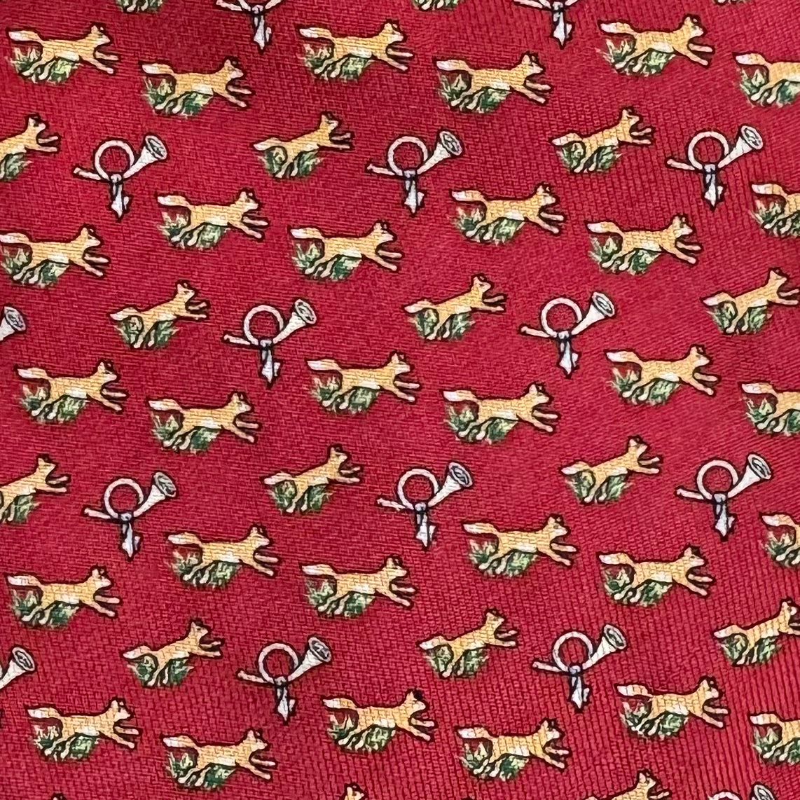 Vineyard Vines Holiday French Horn Tie, Red Mens in excellent condition — Recycled Lines, Fairfield CT | Premium Sustainable Consignment