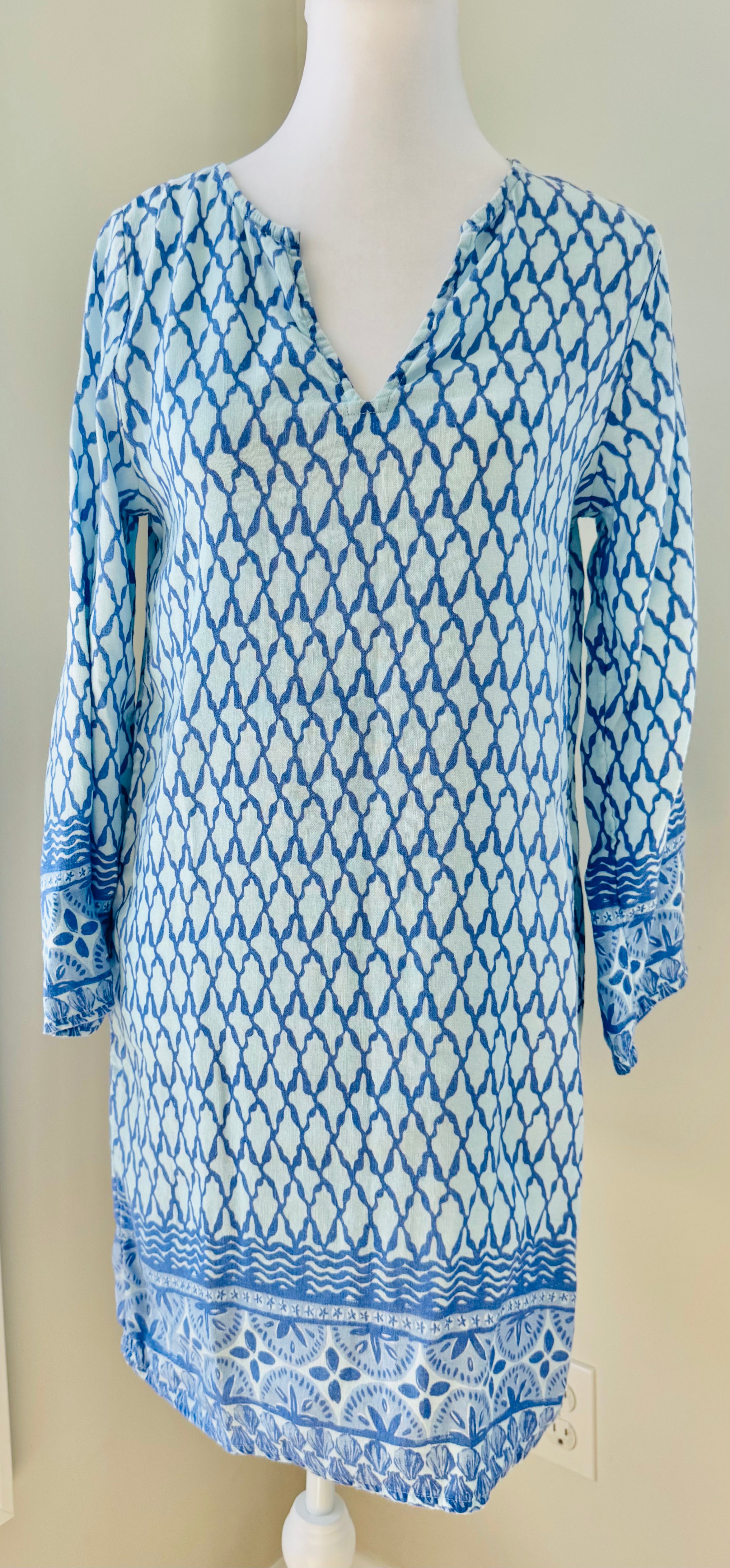 Vineyard Vines Sand Dollar Coverup, Mint/Blue Womens Size XS in excellent condition — Recycled Lines, Fairfield CT | Premium Sustainable Consignment