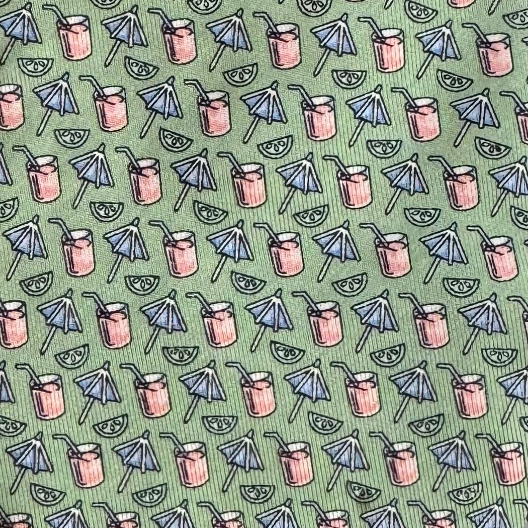 Vineyard Vines Umbrella Drink Tie, Green Mens in excellent condition — Recycled Lines, Fairfield CT | Premium Sustainable Consignment