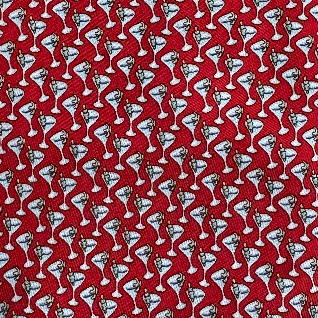 Vineyard Vines Dirty Martini Tie, Red Mens in excellent condition — Recycled Lines, Fairfield CT | Premium Sustainable Consignment