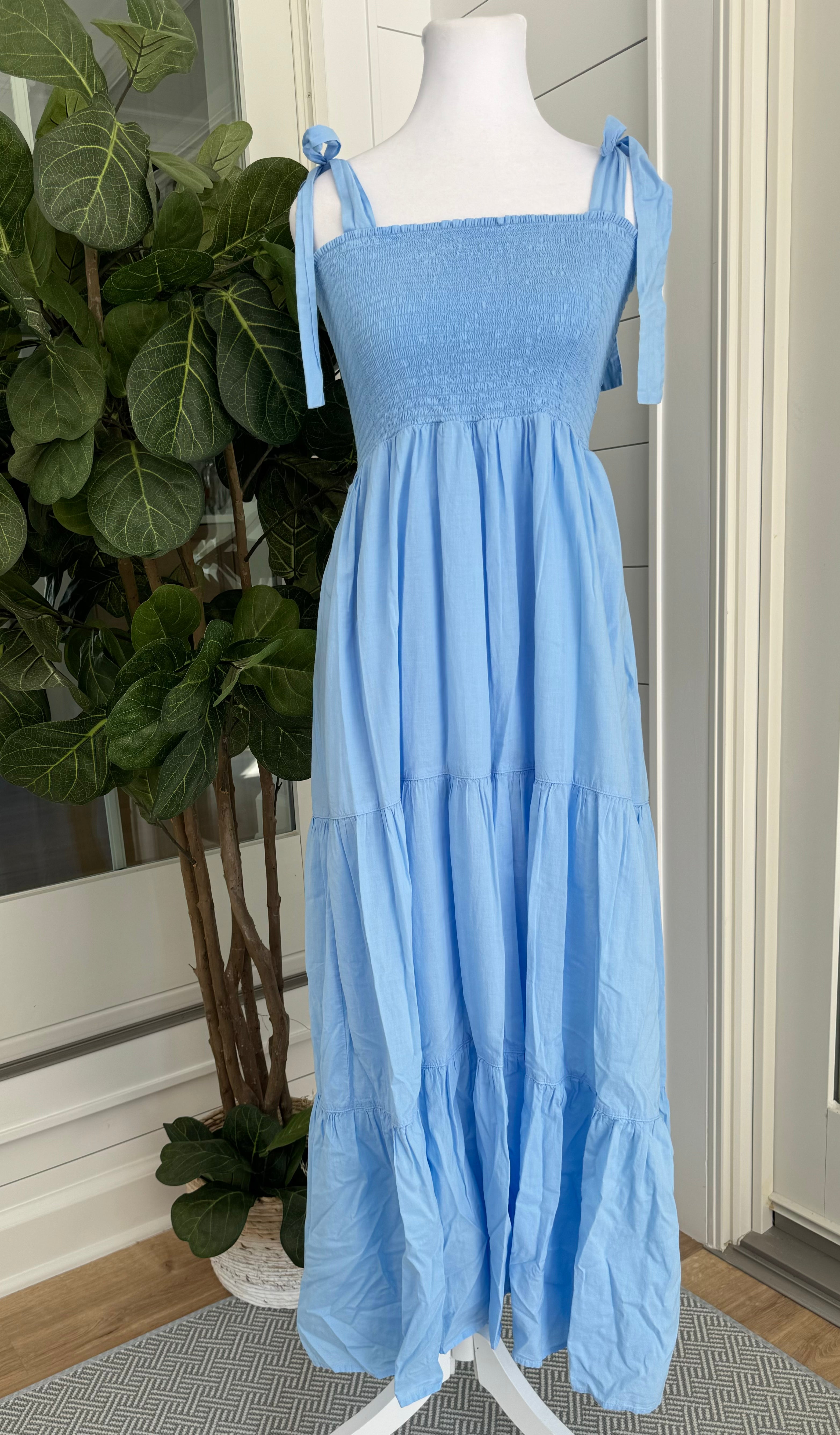 Xirena Smocked Dress, Blue Womens Size M in excellent condition — Recycled Lines, Fairfield CT | Premium Sustainable Consignment