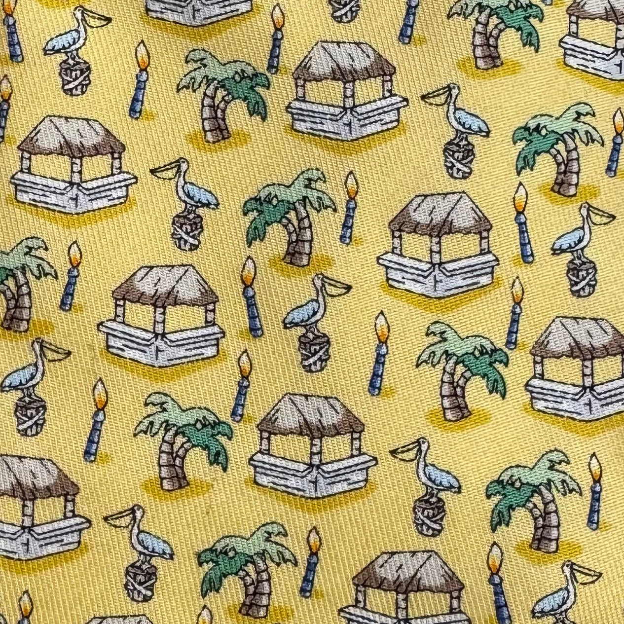 Vineyard Vines Tiki Tie, Yellow Mens in excellent condition — Recycled Lines, Fairfield CT | Premium Sustainable Consignment