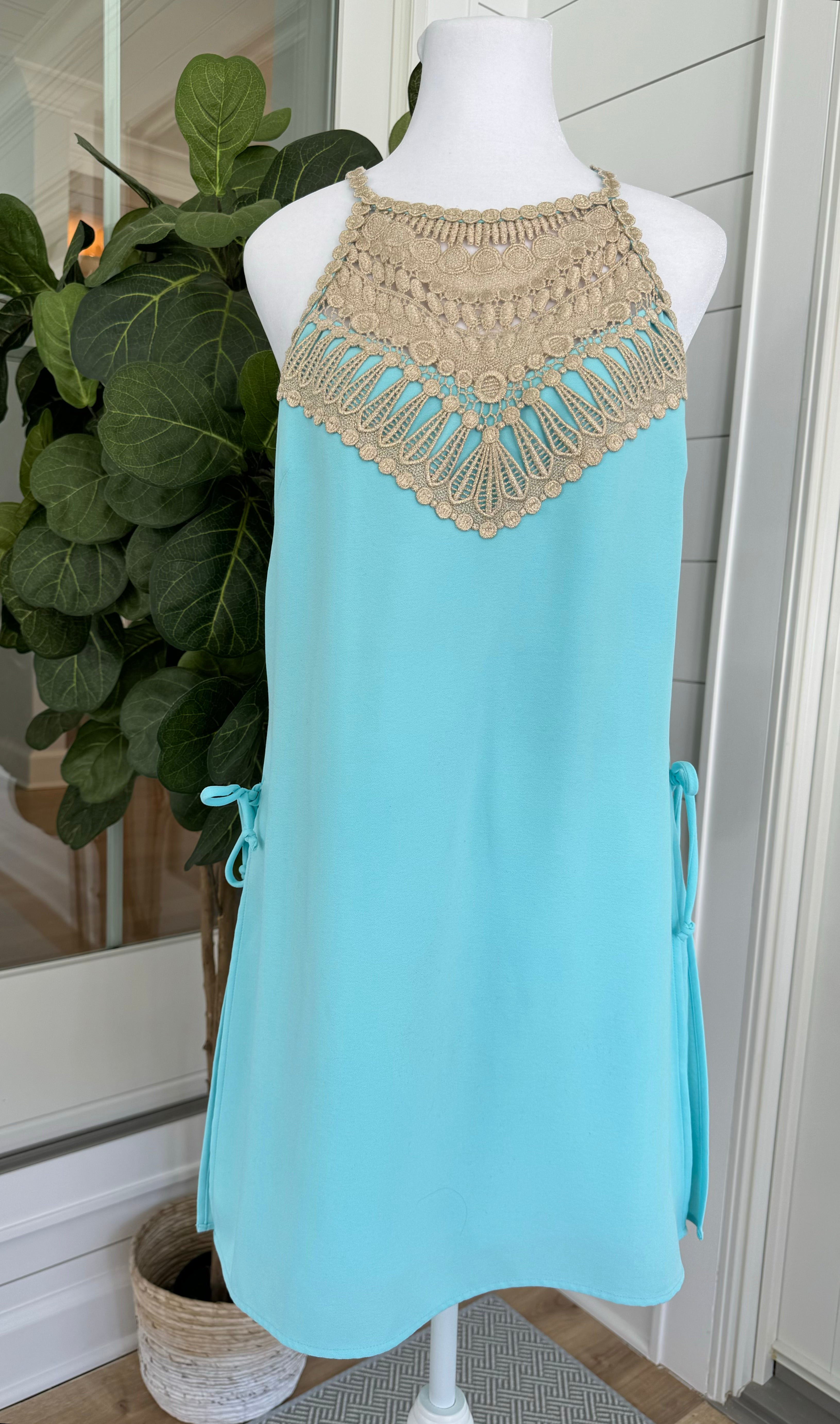 Lilly Pulitzer Dress , Blue/Gold Womens Size 8 in excellent condition — Recycled Lines, Fairfield CT | Premium Sustainable Consignment