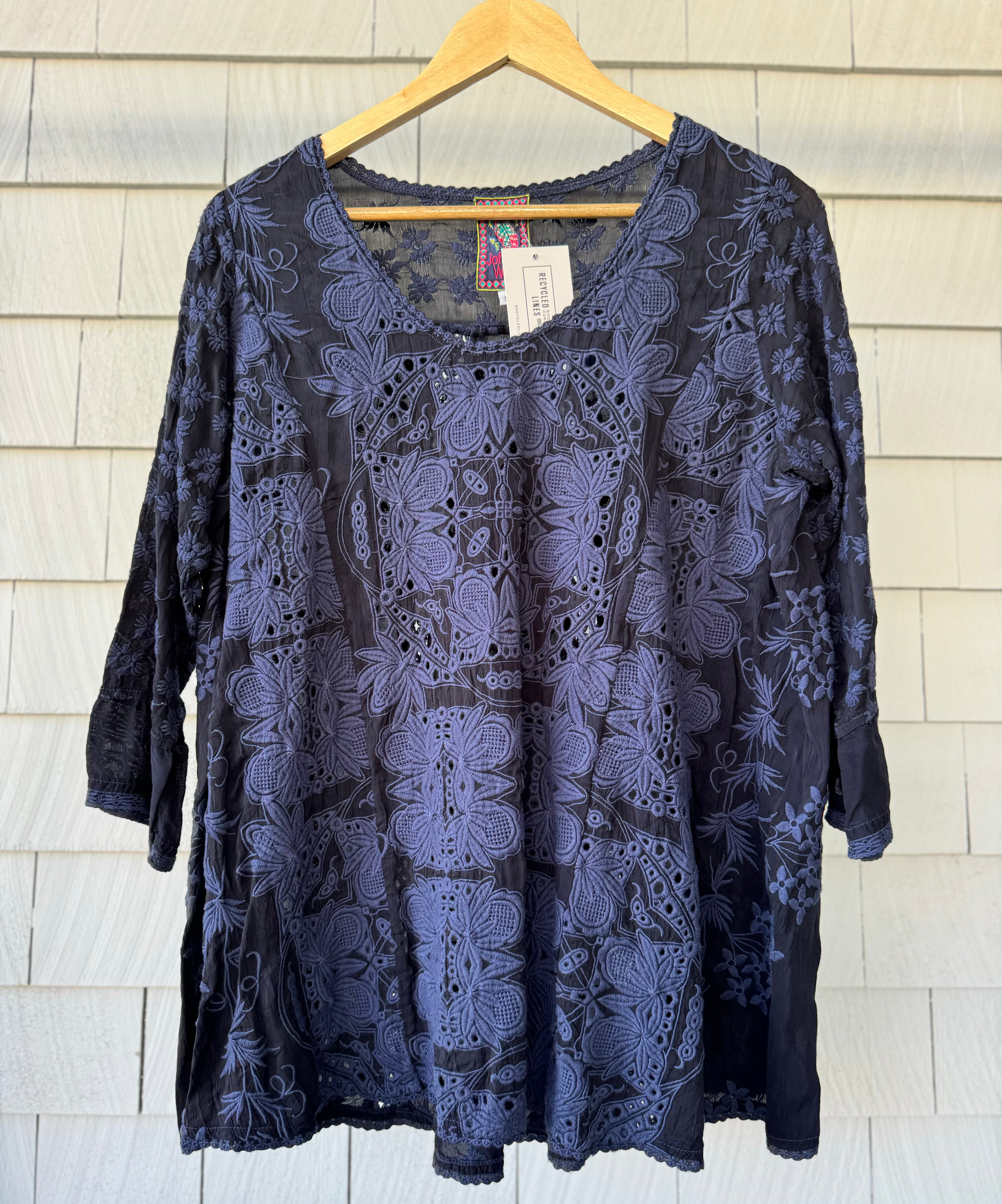 Johnny Was Embroidered Tunic, Navy Womens Size S in excellent condition — Recycled Lines, Fairfield CT | Premium Sustainable Consignment