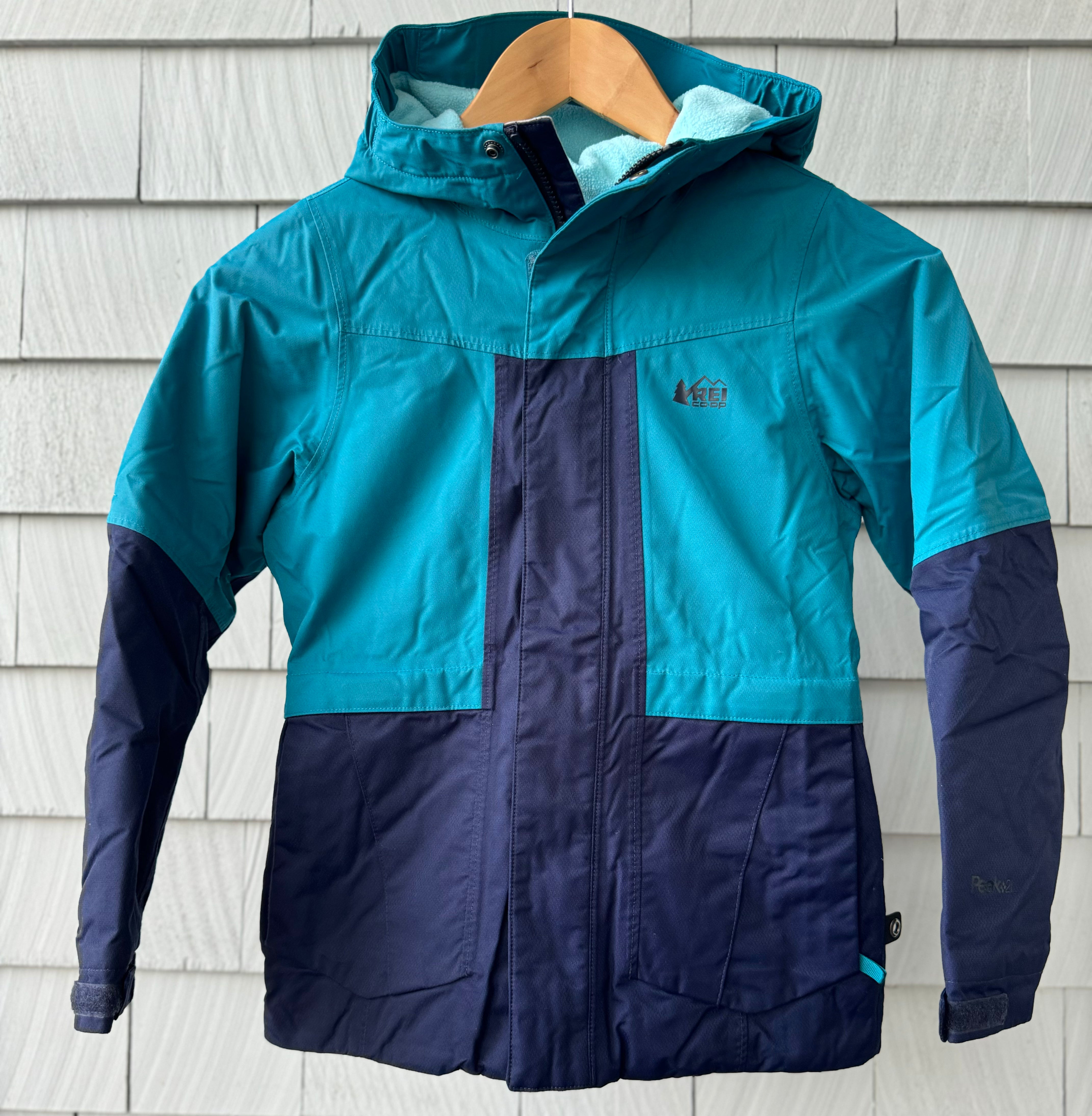 REI Ski Jacket, Teal/Blue Girls Size S (8) in excellent condition — Recycled Lines, Fairfield CT | Premium Sustainable Consignment