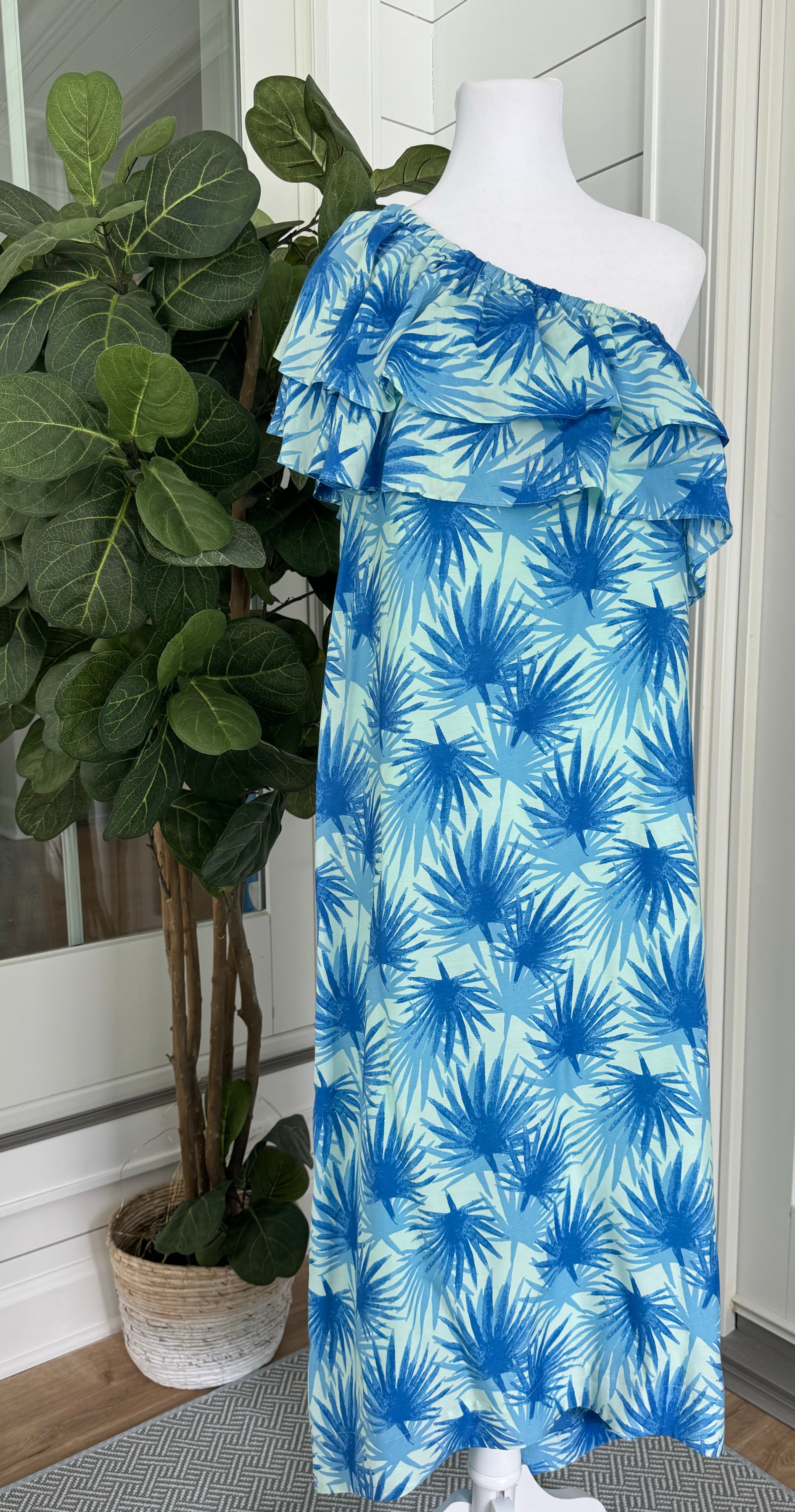 Vineyard Vines Maxi Dress, Blue Ferns Womens Size 6 in excellent condition — Recycled Lines, Fairfield CT | Premium Sustainable Consignment