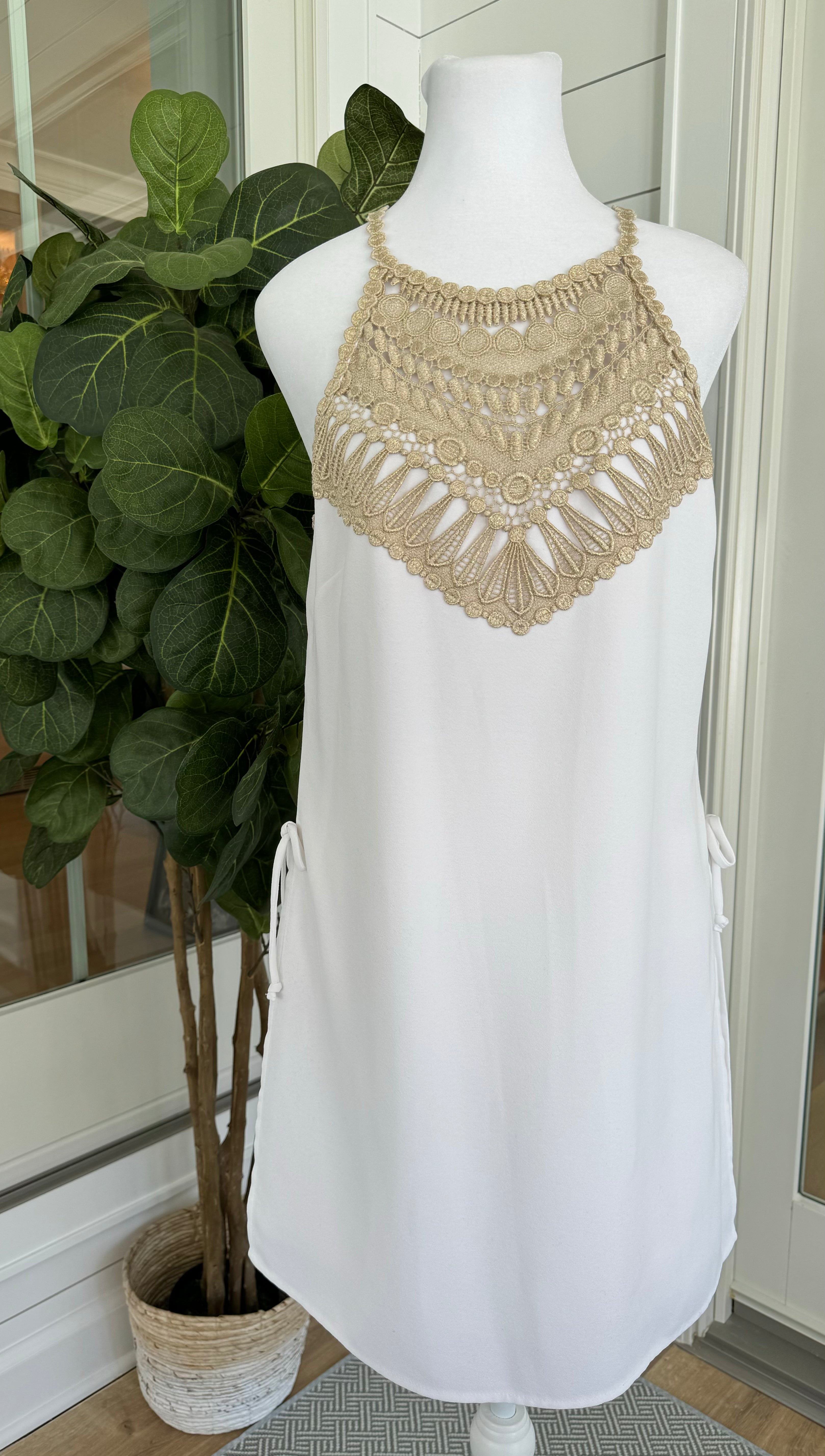 Lilly Pulitzer Dress , White/Gold Womens Size 8 in excellent condition — Recycled Lines, Fairfield CT | Premium Sustainable Consignment