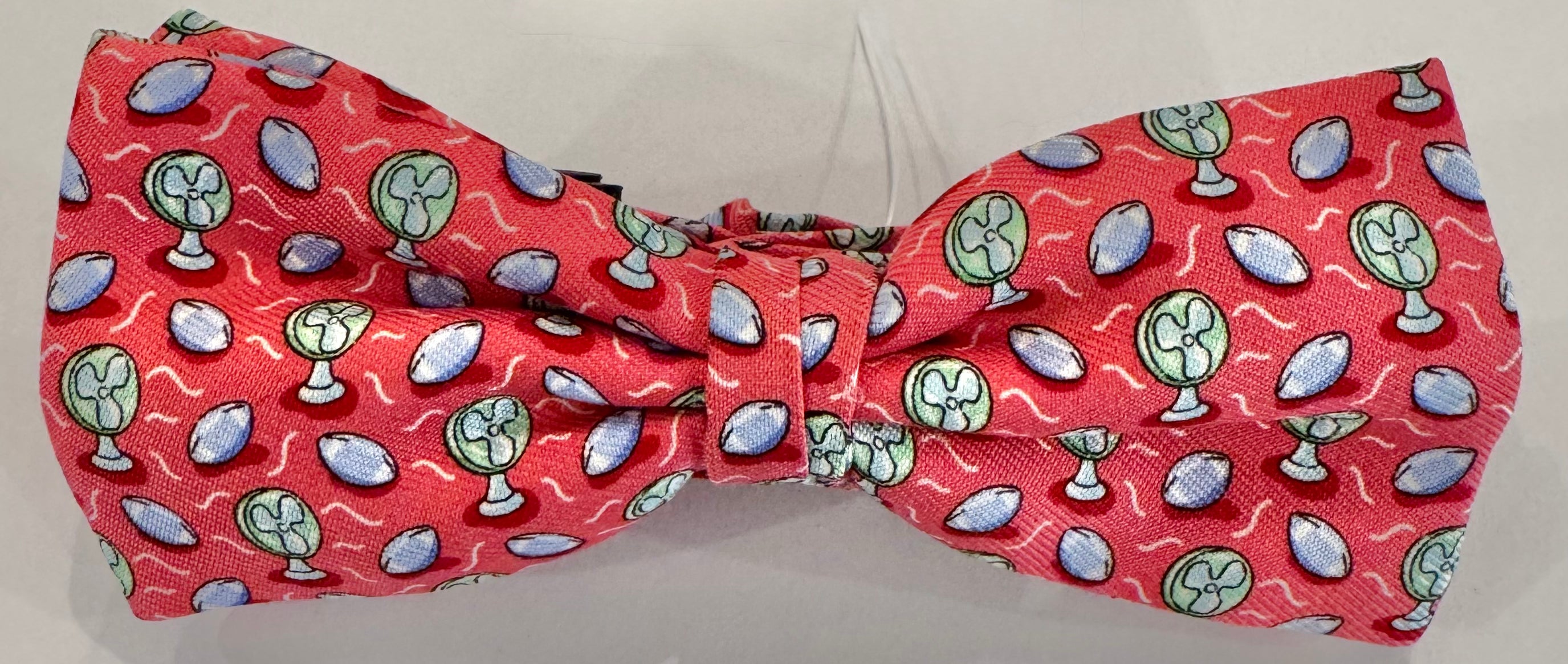 Vineyard Vines Football Fan Bowtie, Pink Boys in excellent condition — Recycled Lines, Fairfield CT | Premium Sustainable Consignment