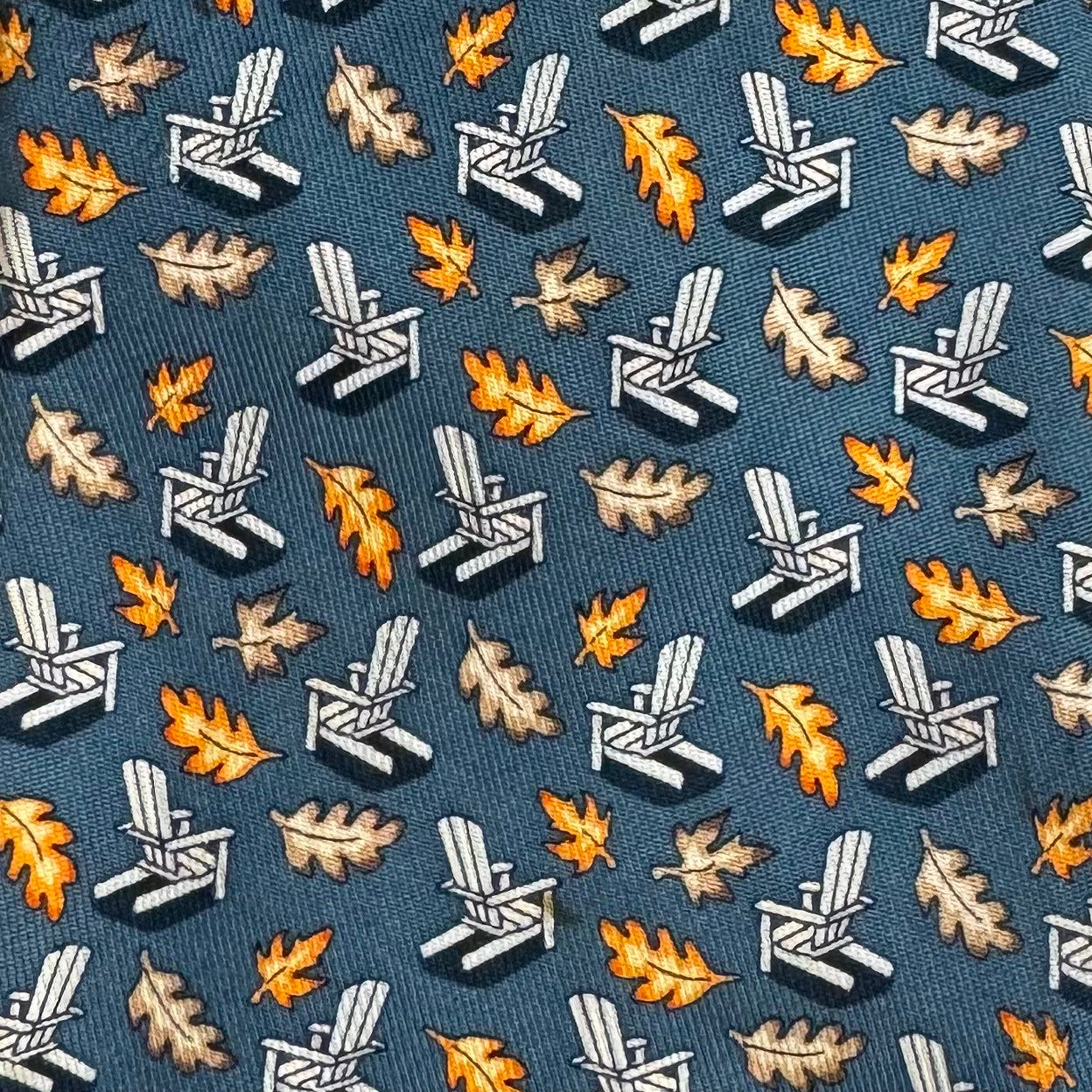 Vineyard Vines Fall Leaves Tie, Blue/Orange Mens in excellent condition — Recycled Lines, Fairfield CT | Premium Sustainable Consignment