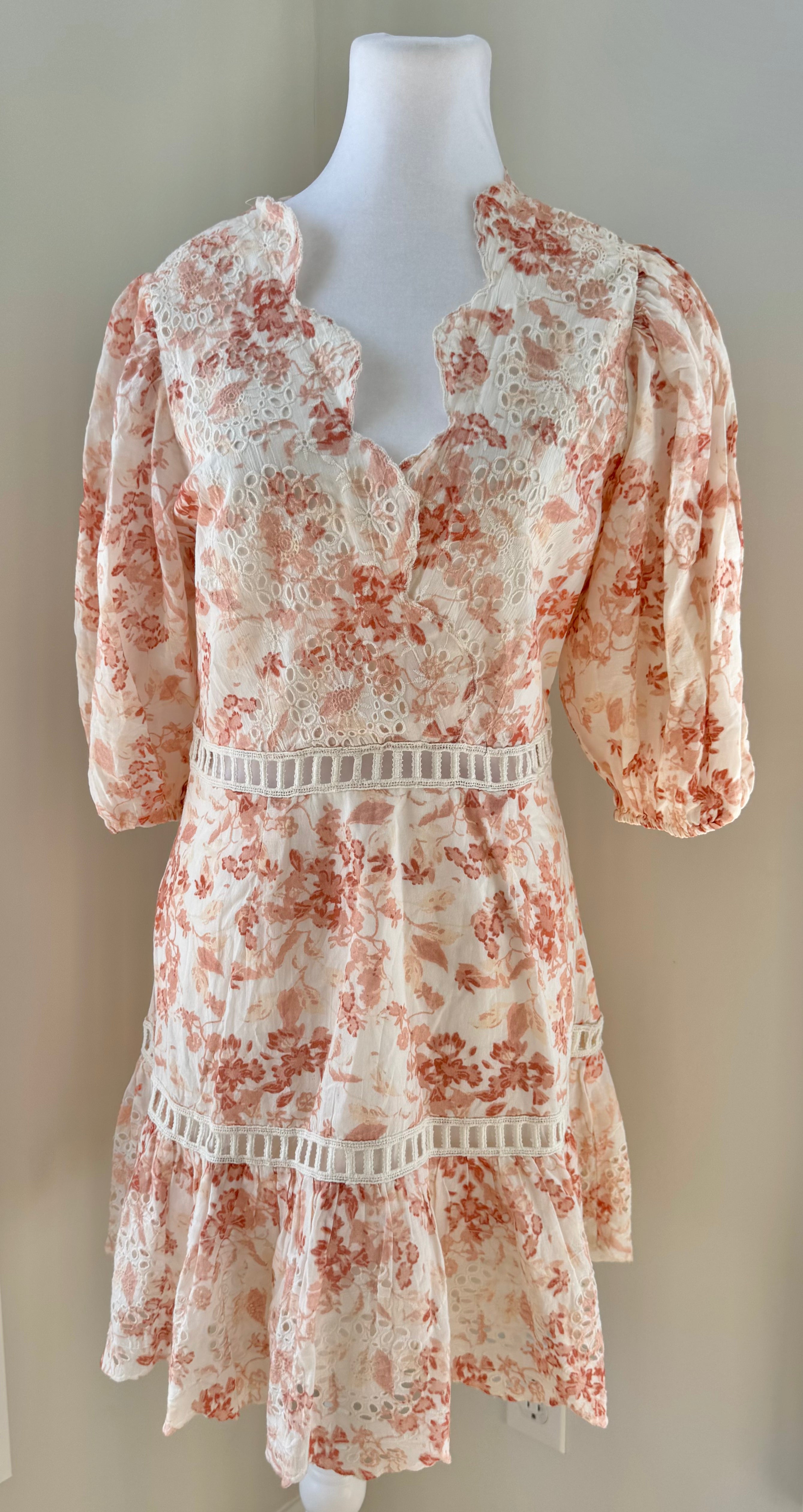 Saylor Floral Dress, Peach/Cream Womens Size M in excellent condition — Recycled Lines, Fairfield CT | Premium Sustainable Consignment
