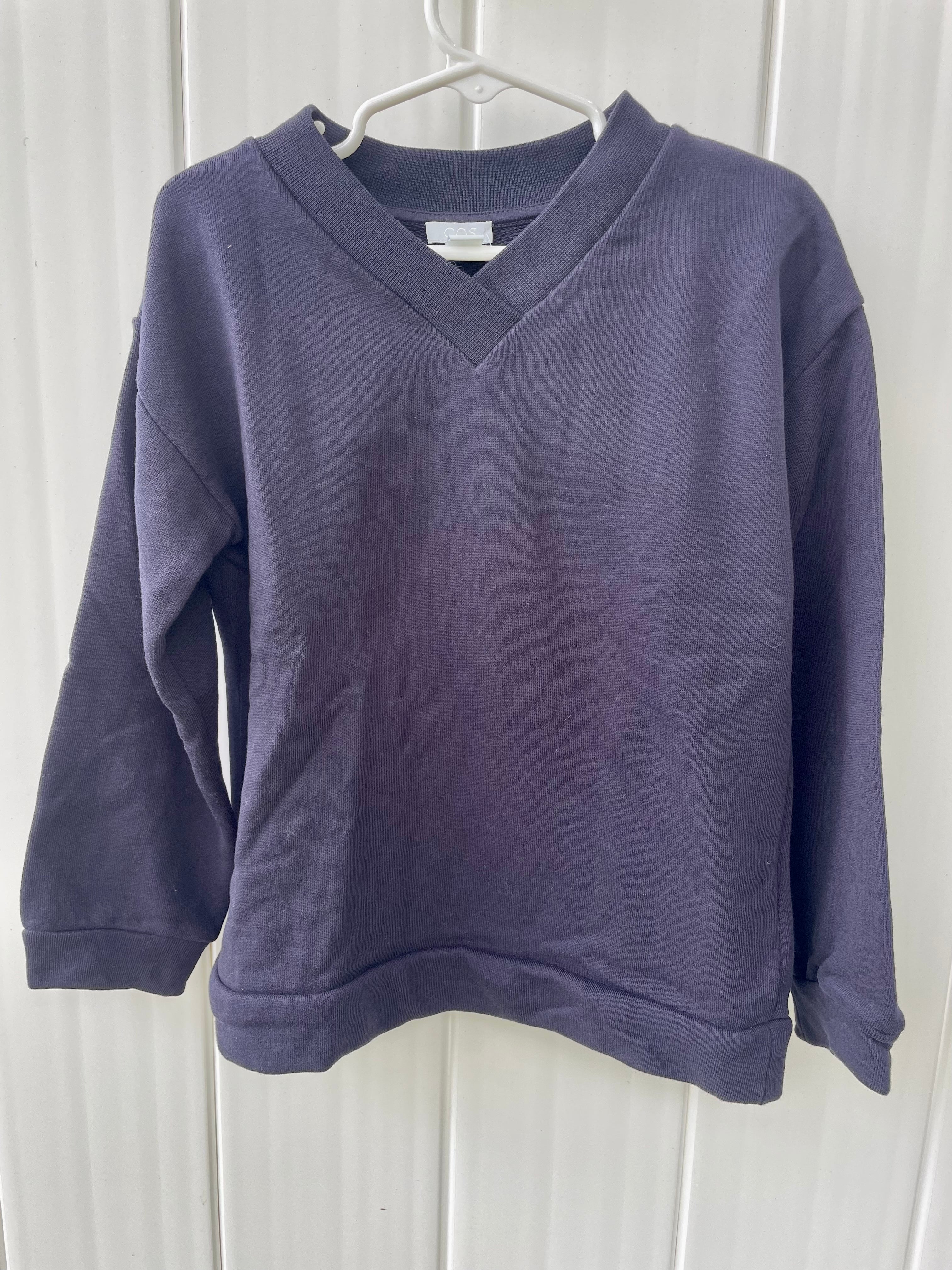 COS V-Neck Sweatshirt, Navy Youth Size 6/8
