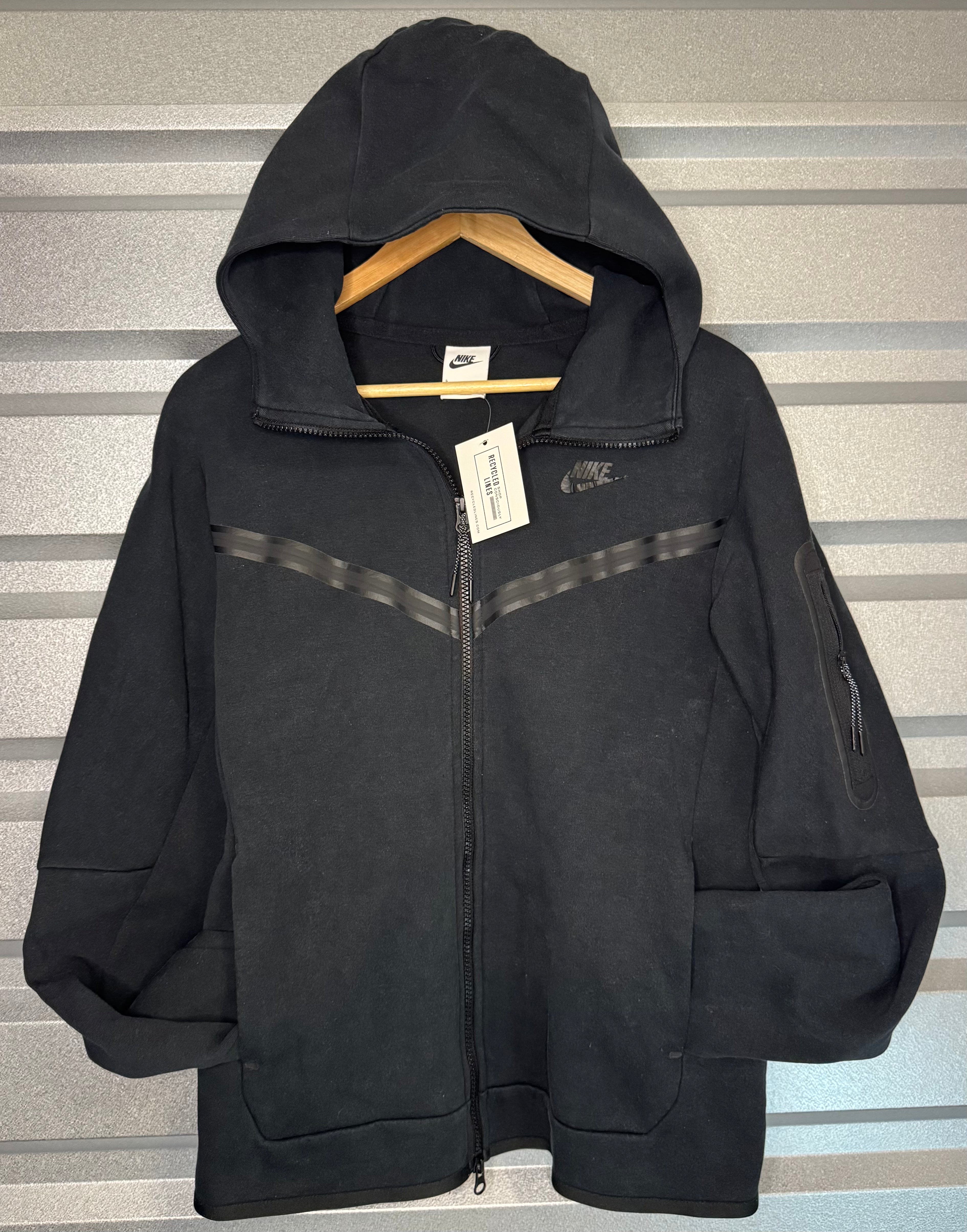 Nike Tech Full Zip Hooded Sweatshirt, Black Mens Size S in excellent condition — Recycled Lines, Fairfield CT | Premium Sustainable Consignment