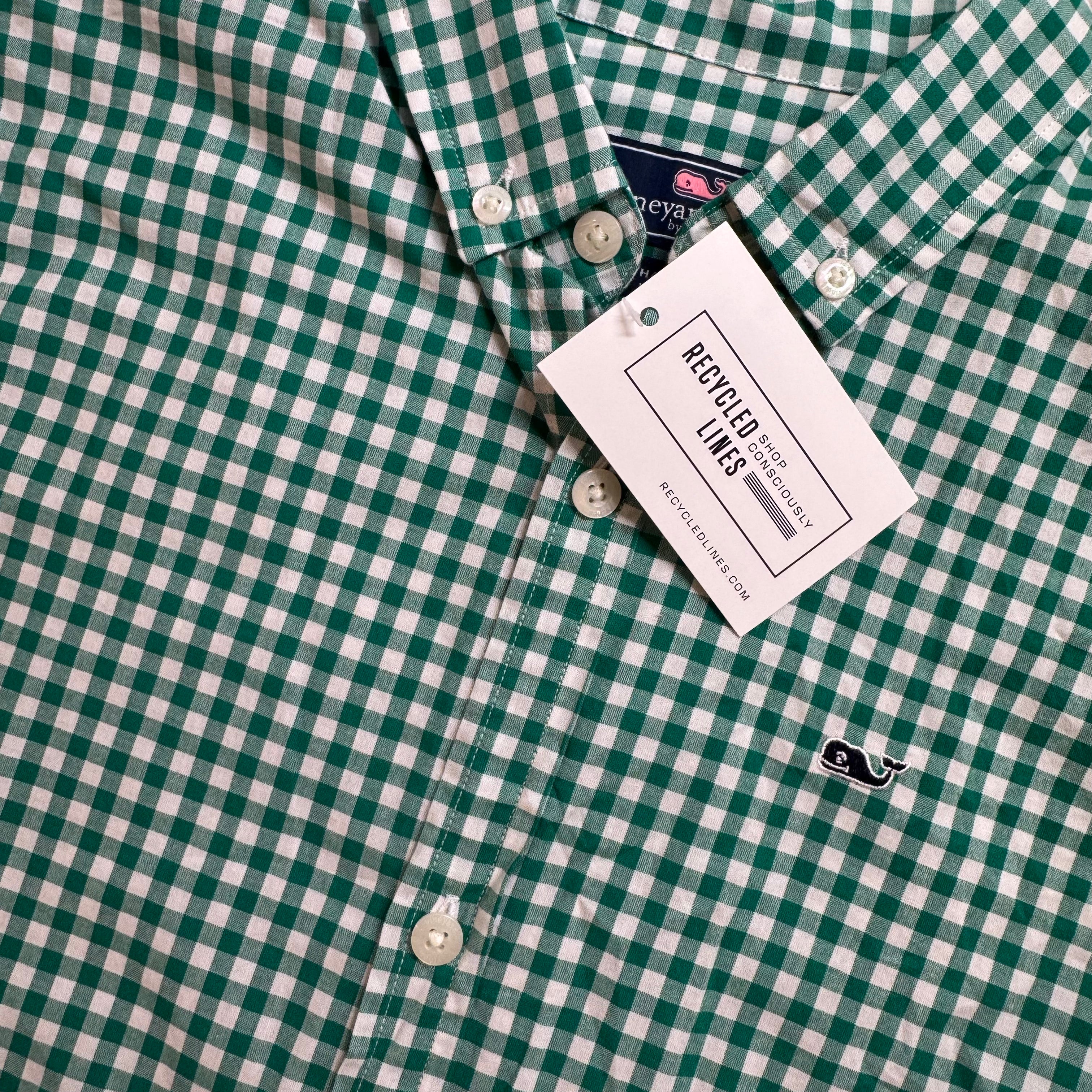 Vineyard Vines Button Down, Green/White Boys Size S (8/10) in excellent condition — Recycled Lines, Fairfield CT | Premium Sustainable Consignment