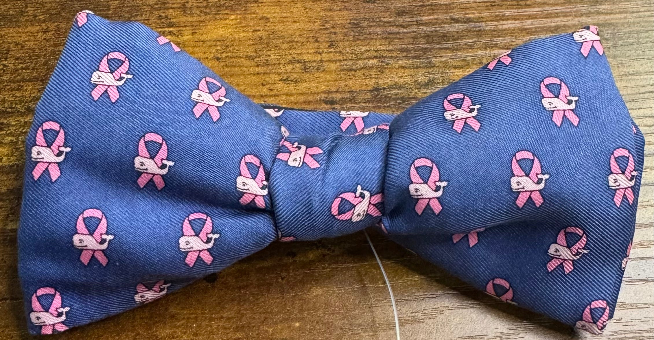 Vineyard Vines NWT Breast Cancer Bowtie, Blue/Pink Mens