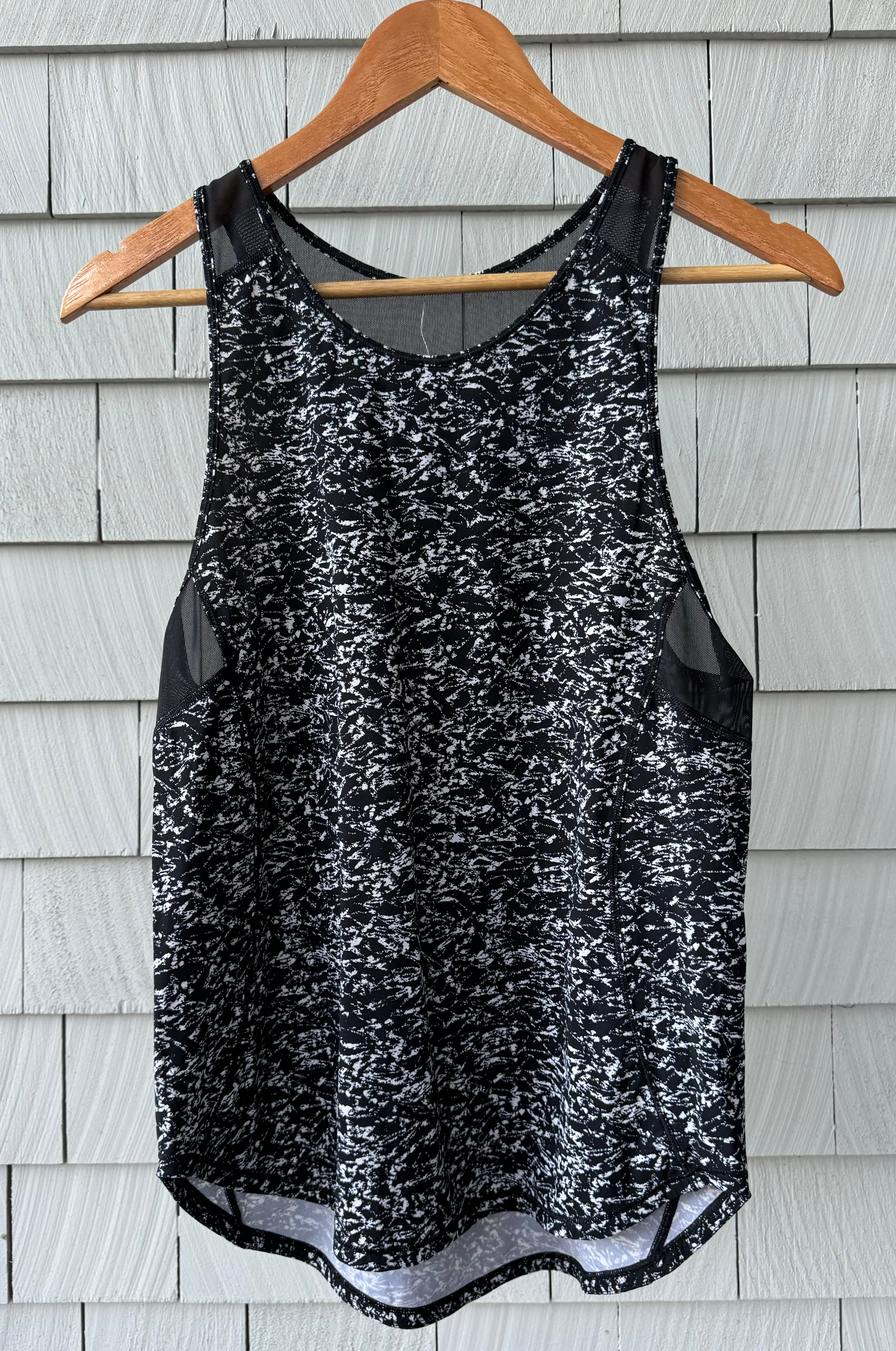 Lululemon Tank Top, Black/White Womens Size 6?