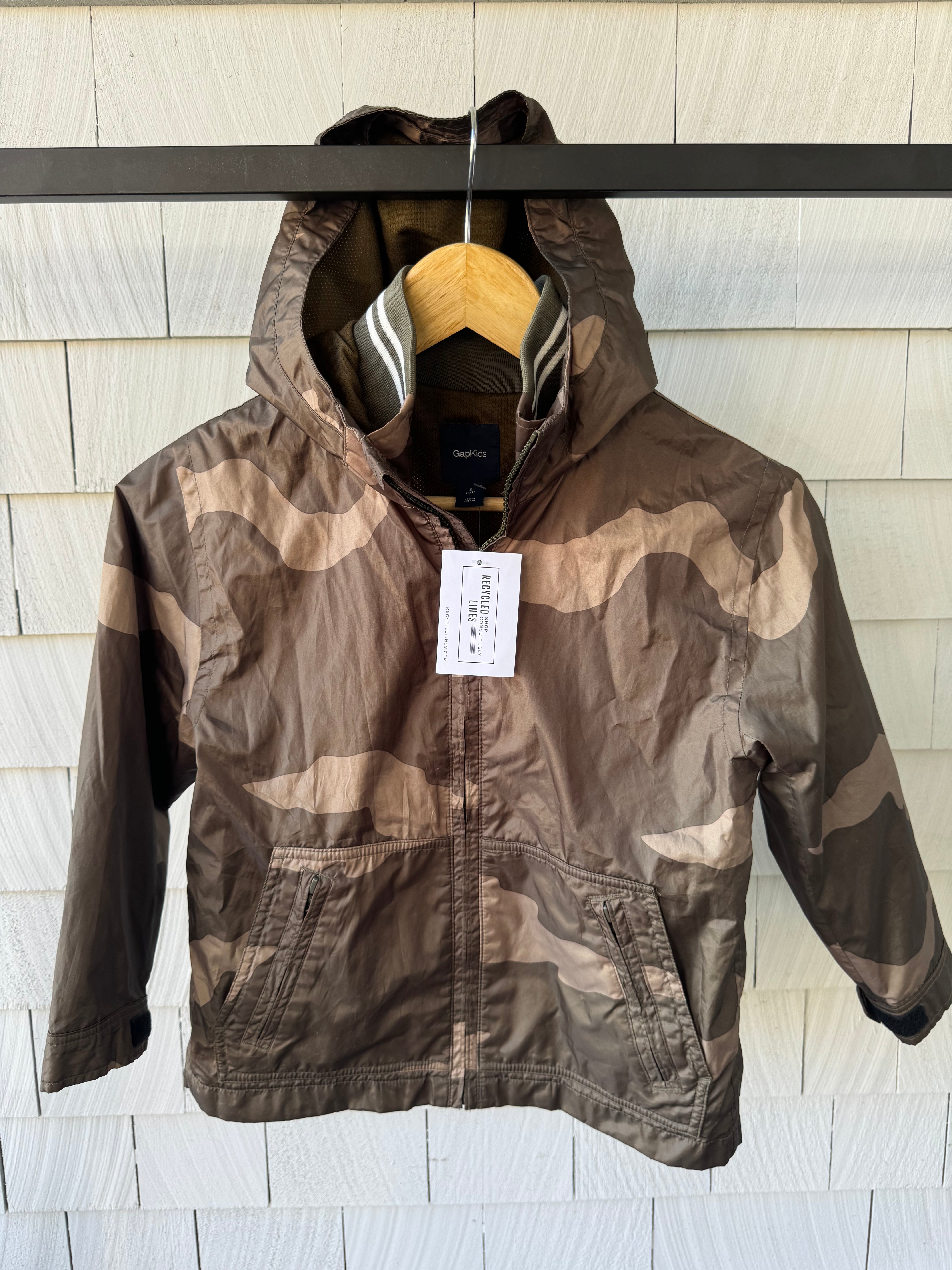 Gap Kids Rain Coat, Camo Boys Size S (6/7)