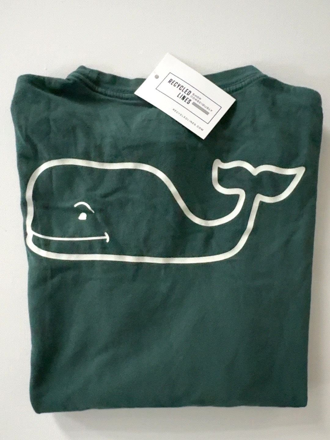 Vineyard Vines forest green whale graphic tee boys large size 16 folded front