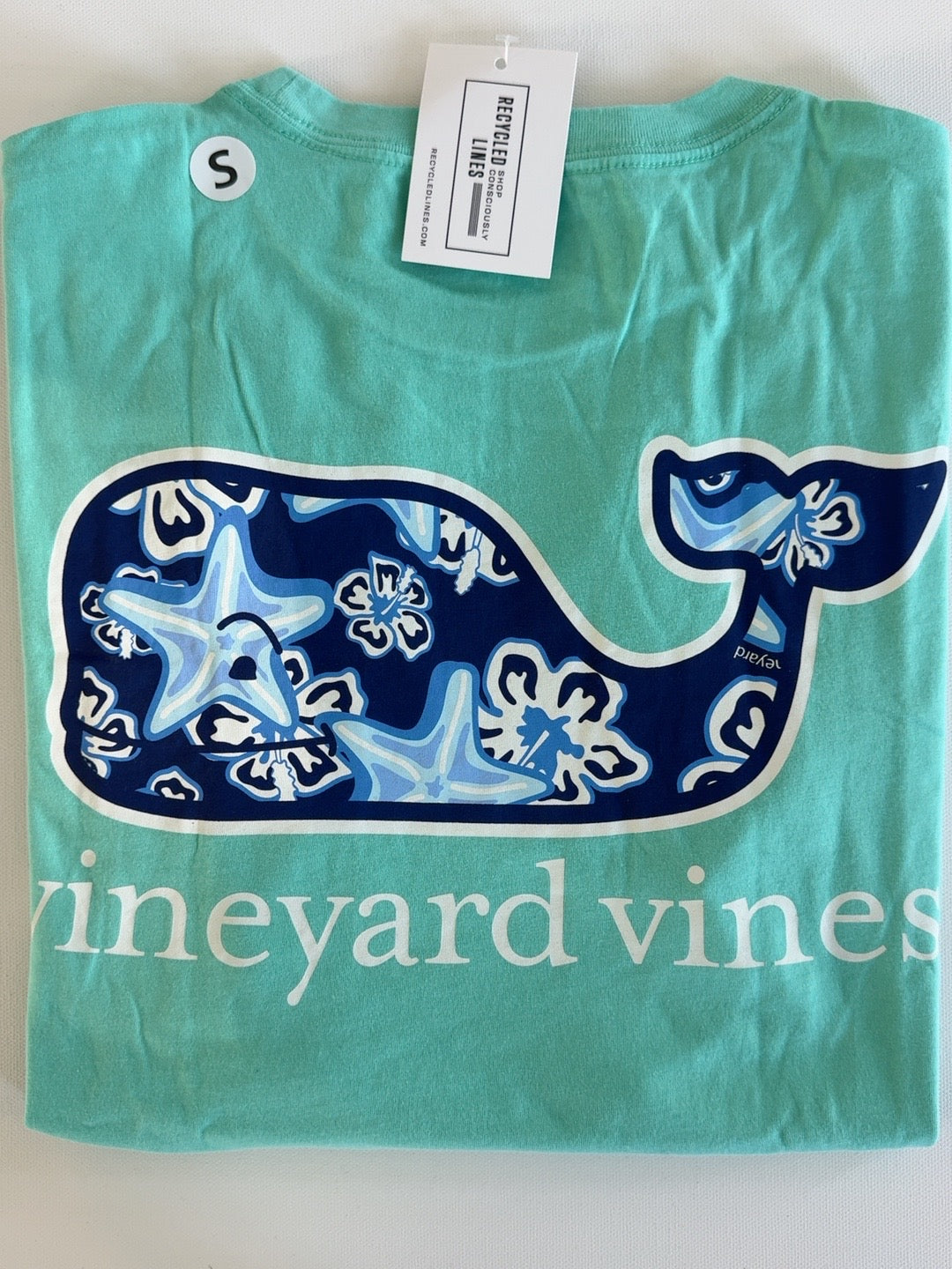 Vineyard Vines mint tee with starfish and hibiscus whale graphic, men's small